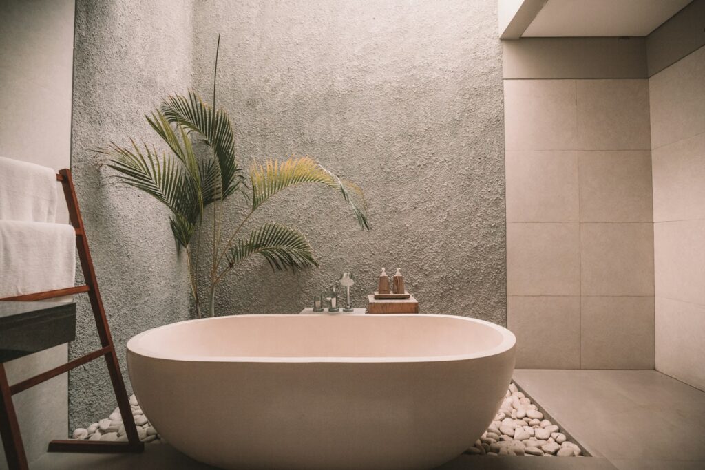 luxury apartment bathroom