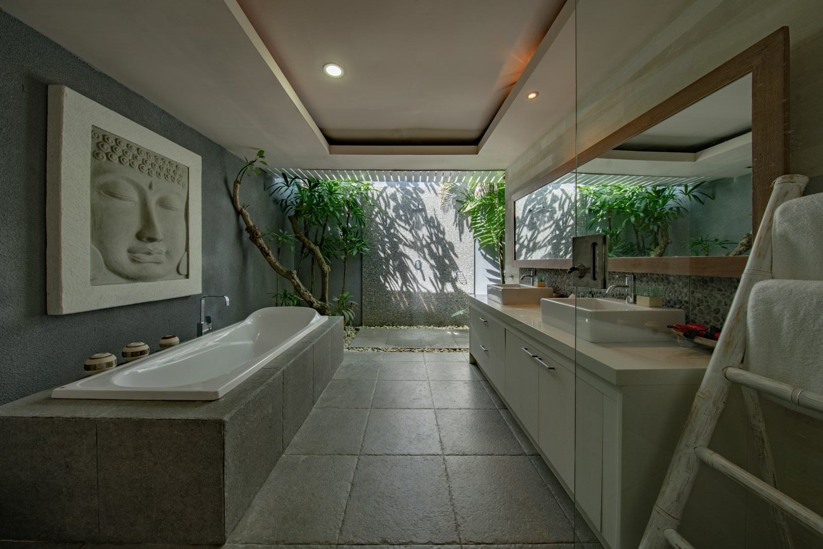 luxury apartment bathroom